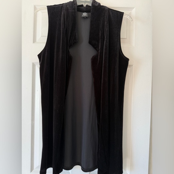 bobeau Jackets & Blazers - Bobeau Black Velvet Vest size XL long duster